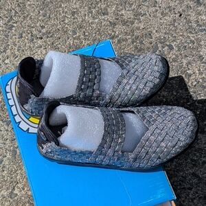 bernie mev. Kids Shoes Slippers in Silver and Black